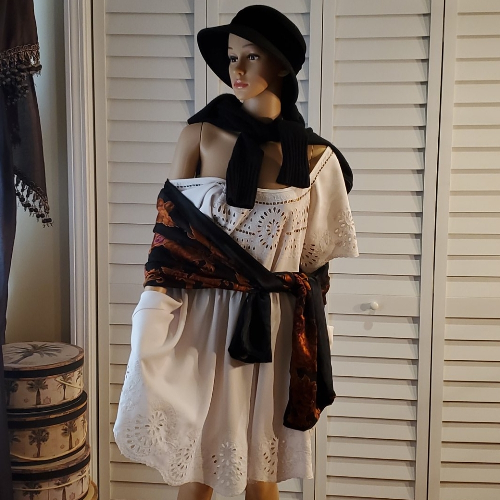 Eyelet--OUTFIT - Picture 7 of 9